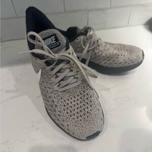 Nike Textured Cream and Black Running Shoes